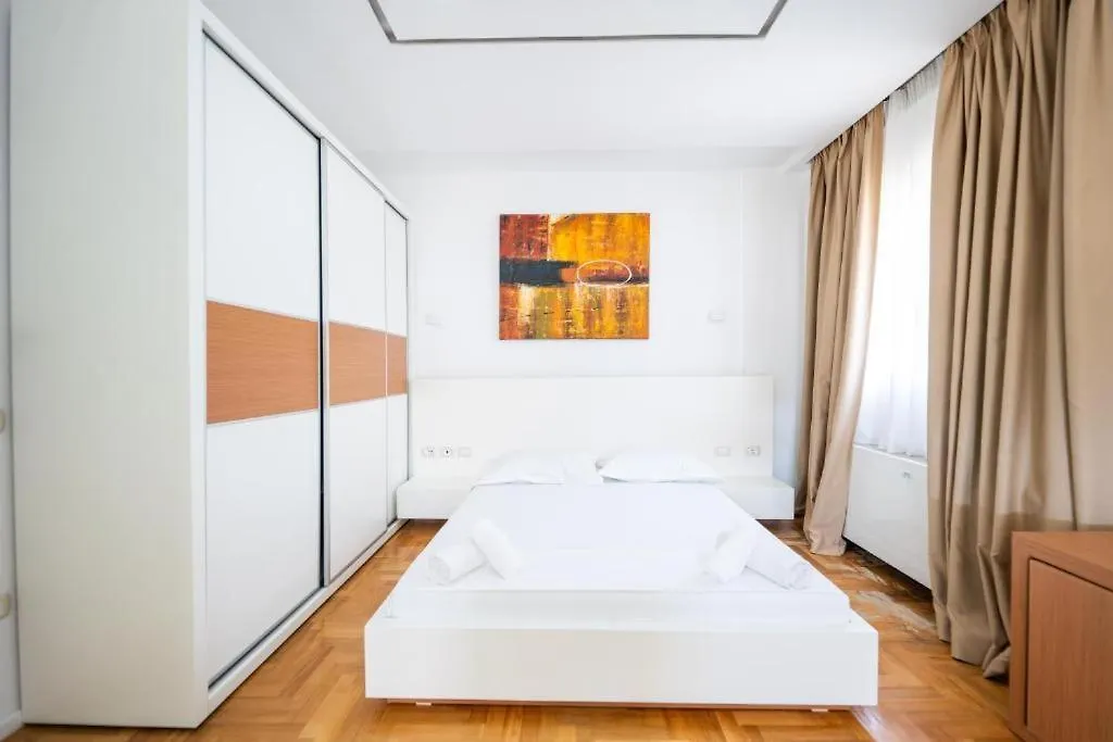Thea Hotel Avlonya Arnavutluk